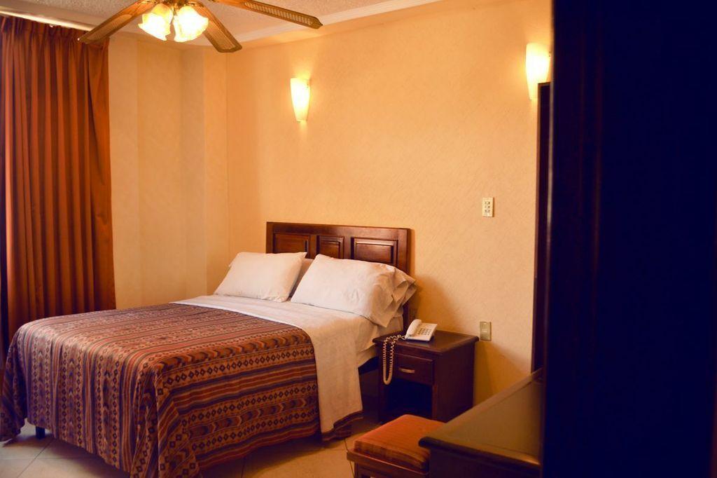 Posada Del Marques ซานฮวน เด ลอสลากอส ห้อง รูปภาพ